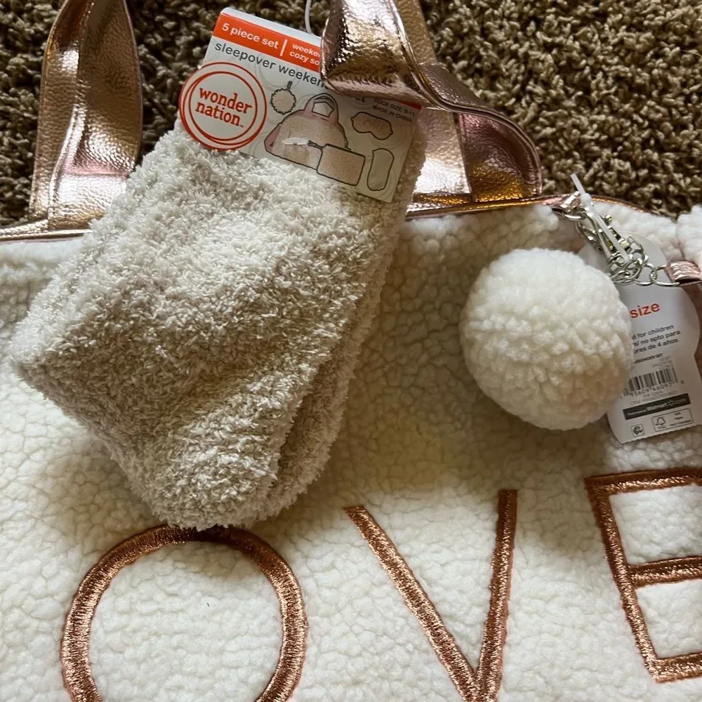 New SLEEPOVER WEEKENDER 5 Piece Set - Picture 2 of 8